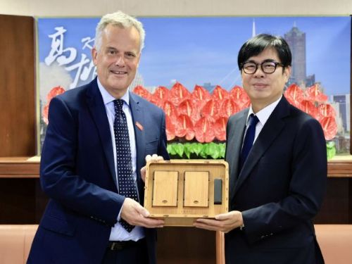 英國代表鄧元翰再訪高雄，與陳其邁交換淨零轉型經驗