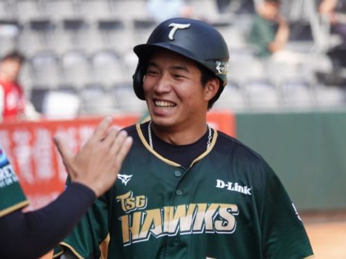 台鋼雄鷹2025春訓對外實戰大勝，展現火力全開