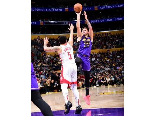 湖人精彩防守與板凳球員亮眼表現 鎖定勝利