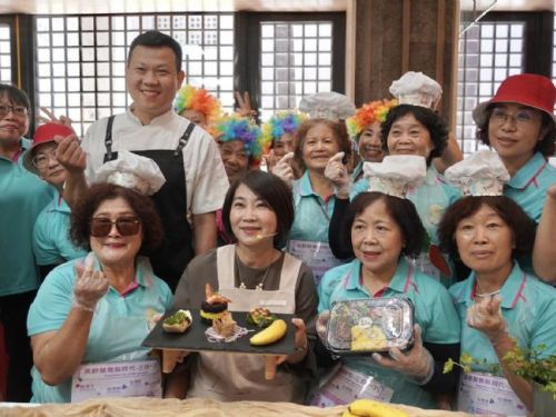 屏東銀閃閃廚藝競賽登場　31社區廚藝好手尬創意端出營養美味