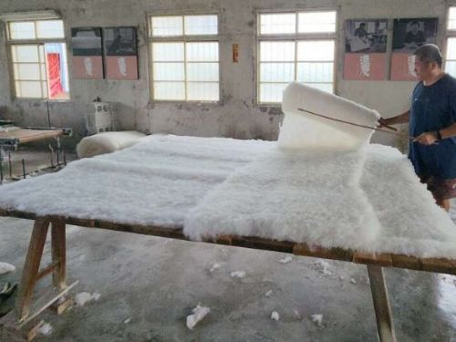 13歲學藝到68歲傳承不輟　「苓仔寮彈被王」蔡順龍一手傳承臺南手工棉被技藝