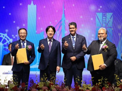 世界臺灣商會年會高雄隆重舉行，陳其邁與賴清德攜手歡迎臺商 投資未來共創榮