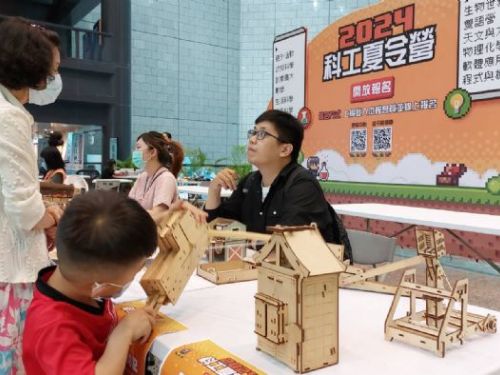 科工館母親節特別活動：「心滿意燭 植得被愛」