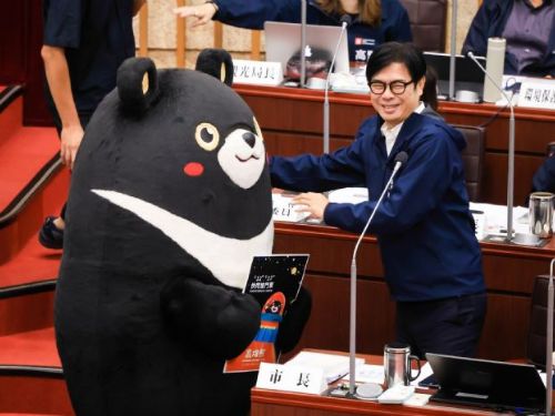 高雄市長陳其邁：支持淨零碳排演唱會，推動觀光產業發展！