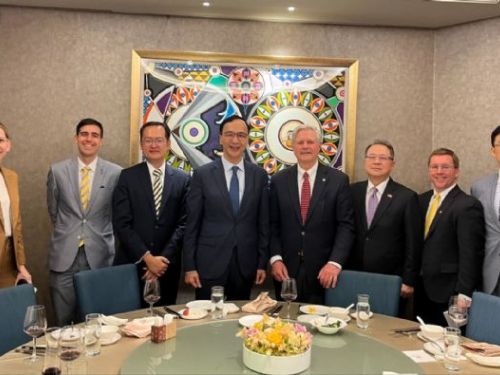 國民黨主席朱立倫與美參議員餐敘：秉持「親美、友日、和陸」路線