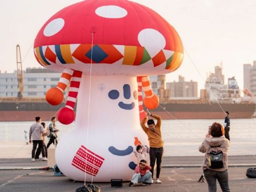 《療癒森林》大型充氣藝術展於高雄港17號碼頭熱情亮相