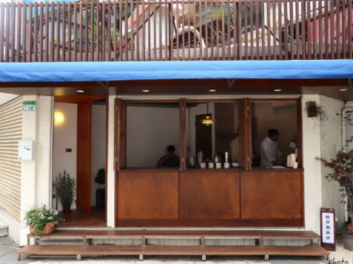 「熙岸珈琲所」：台北大安巷內五坪外帶咖啡吧，日風裝潢引人入味