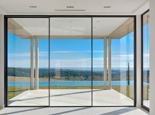 讓家更明亮：玻璃門的時尚設計靈感