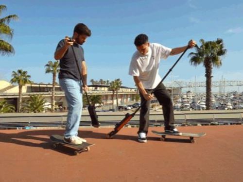 REM：讓滑板和直排輪升級成電動款式的超炫動力杖