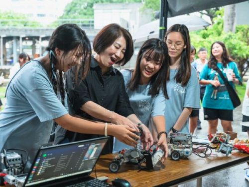 屏東縣青少年中心迎來第十周年，「青春高校祭」燦爛盛開