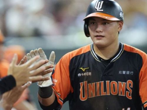 資深球員黃勇傳帶領新秀  林佳緯度過其首次春訓挑戰