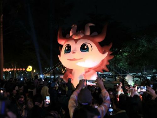 出席2024鳳山光之季點燈儀式 陳其邁：鳳山建城235年 未來持續發光發熱