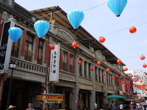 旗山老街吸引逾600萬遊客  高雄市政府著手解決停車問題以推動再造計畫