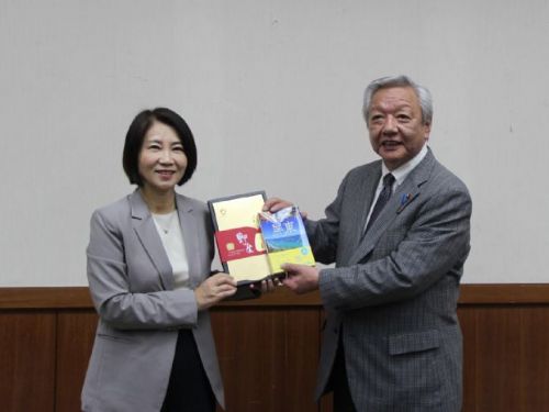 屏東縣政府熱情款待日本訪客，友誼交流添新篇章