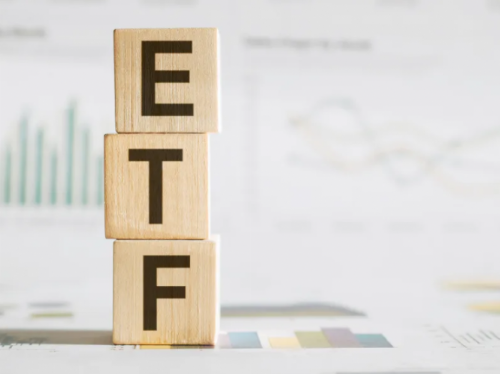 國泰永續高股息ETF（00878）：今年表現亮眼，含息報酬達39.5％，8月16日預估配息0.35元，年化配息率超6%