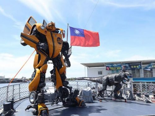 春節盛況！台南德陽艦園區舉辦鋼鐵機器人特展