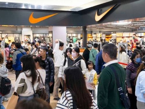 義大世界春節連假人潮爆滿，親子、外國遊客搶購熱潮持續升溫