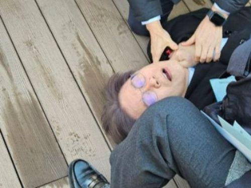 韓共同民主黨黨魁李在明遭襲 緊急送醫