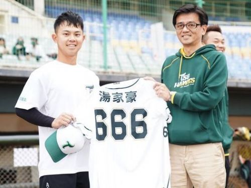 通過台鋼雄鷹測試  湯家豪簽自主培訓合約