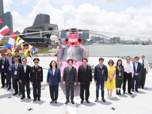 高雄港熱鬧慶祝第五屆國家海洋日暨雲林艦成軍典禮