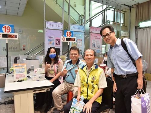 屏東大學會計系同學組成的愛心納稅服務隊