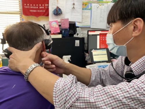 用心聆聽每一份希望——屏東縣聽力巡迴服務溫馨啟動，攜手企業公益捐贈助聽器