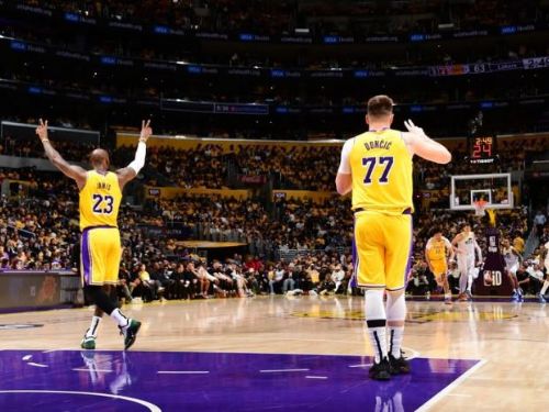 湖人全隊大爆發，以132比113輾壓爵士，拿下6連勝