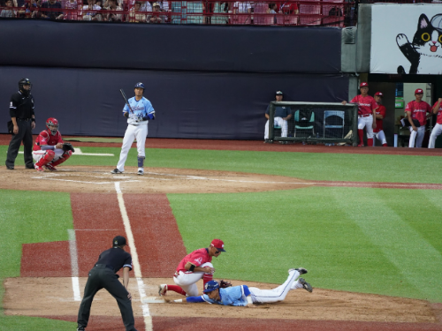 富邦悍將與味全龍遇上雨神，以0：0和局，安得勝投7.2局無失分表現出色