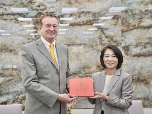 奧地利商務處長歐賀曼拜會縣長周春米，雙方期盼拓展多面向合作