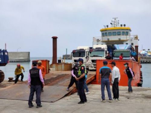 屏東縣政府全力支援，小琉球垃圾清運工作展開