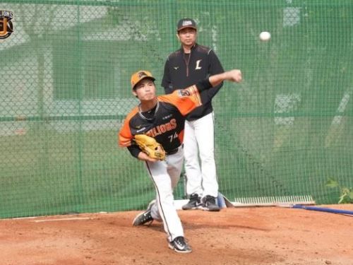 千名球迷湧入獅隊新春訓基地  郭俊麟驚訝不已