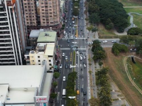 高雄市三民區交通新設施：左轉等候空間與保護號誌提升路口安全