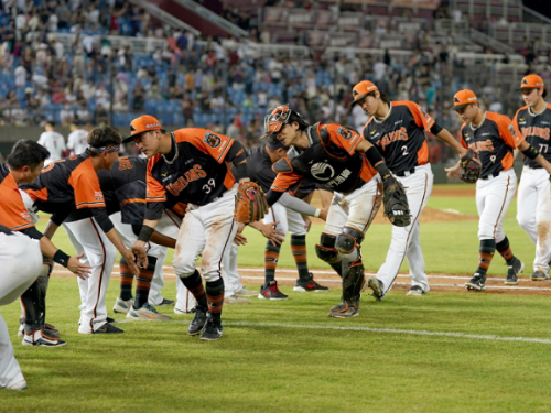 統一獅10比1大勝樂天桃猿，全場19安打助攻