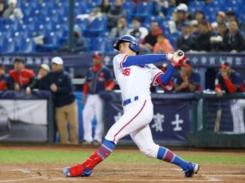 亞錦賽／藍色大砲！劉基鴻4安打、兩分砲 中華隊5局扣倒香港