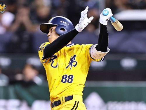 中信兄弟擊敗台鋼雄鷹，德保拉與吳俊偉助隊連勝