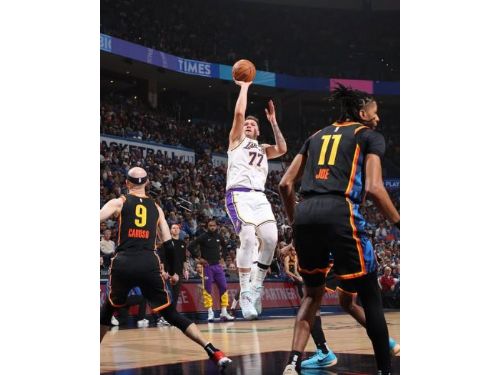 湖人火力全開！三分雨狂襲雷霆　Dončić領軍豪取大勝