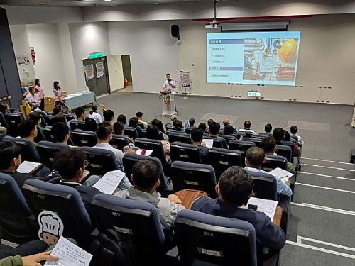 高雄勞工局開訓典禮：學長勉勵學弟妹，朝著目標邁進，實現夢想