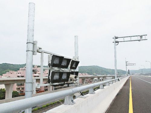 清明連假交通壅塞預警：南向雪隧及蘇花路廊將創歷史交通量