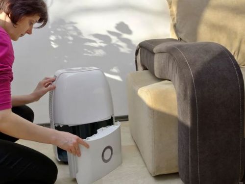 冬天濕冷除濕機怎麼挑？除濕機、電暖器還能搭這一神物效果更好更省電