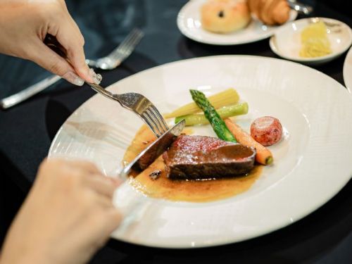 高雄萬豪酒店「仲夏夜之夢」婚禮體驗日精彩上演，為未來新人呈現夢幻婚禮