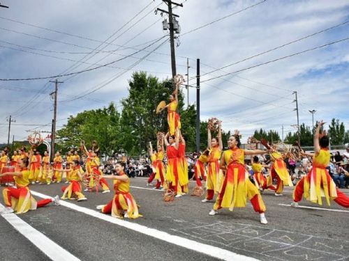 高雄市政府與議會：展現友誼的花車之旅