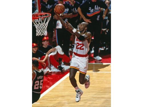 慶祝Clyde Drexler的62歲生日：一位籃球傳奇的回顧