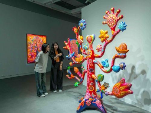 《繁花夢露—張立曄的靈光樂園》展覽：走進多彩童趣與靈性世界的奇幻花園