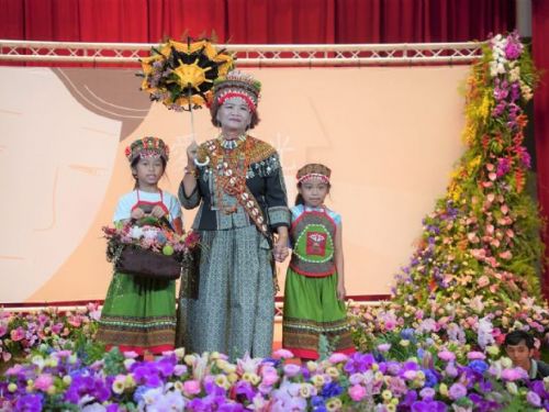 屏東模範母親：愛與奉獻的光芒