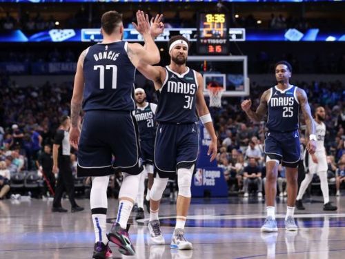 獨行俠第三節火力全開！Doncic與Thompson領軍力退馬刺迎開門紅