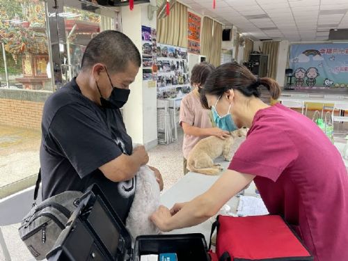 動物行動醫療站進駐偏遠貢寮，居民就近照顧毛孩
