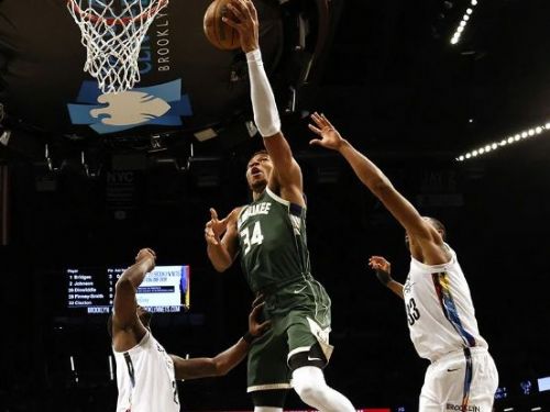 希臘怪物率領公鹿15連勝！