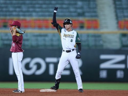 王博玄表現亮眼，台鋼雄鷹不敵樂天桃猿