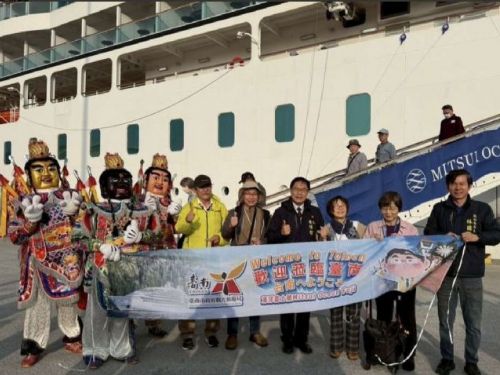 國際豪華郵輪「海洋富士號」首航安平港　黃偉哲迎539名國際旅客行銷臺南