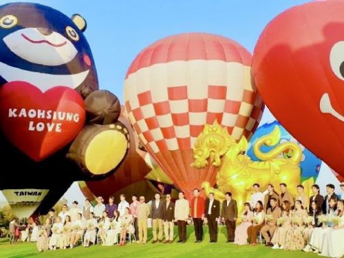 高雄熊首度出國！高雄熱氣球亮相2025泰國清萊聖獅熱氣球節，浪漫升空！